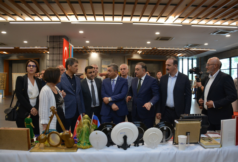 Antalyada “Azərbaycanın təsviri sənəti” mövzusunda sərgi açılıb