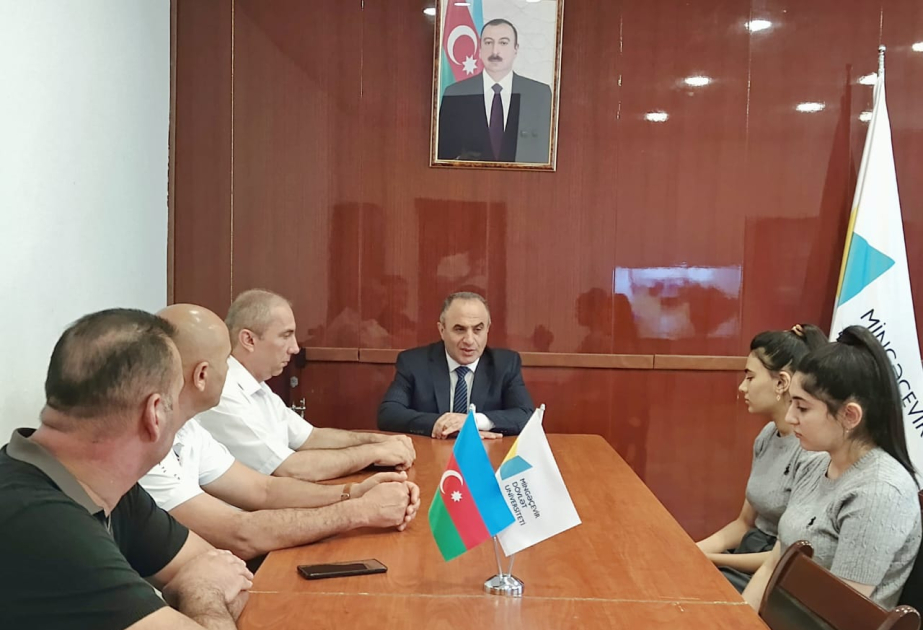 MDU-da yüksək balla qəbul olunmuş bacılarla görüş keçirilib