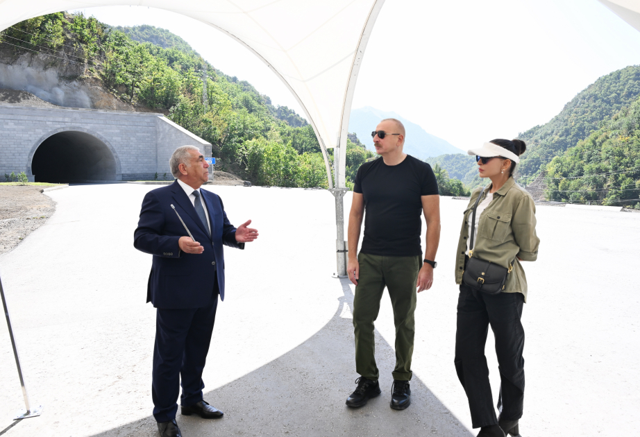 Le président de la République Ilham Aliyev inspecte l’avancement des travaux de construction sur la route Toghanaly-Kelbédjer-Istissou VIDEO