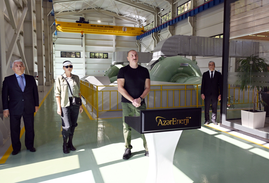 Präsident Ilham Aliyev und First Lady Mehriban Aliyeva weihen Wasserkraftwerk „Yukhari Wang“ in Region Kelbadschar ein VIDEO