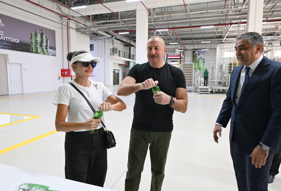 Präsident Ilham Aliyev und First Lady Mehriban Aliyeva nehmen an Eröffnung des Mineralwasserwerks Istisu teil VIDEO