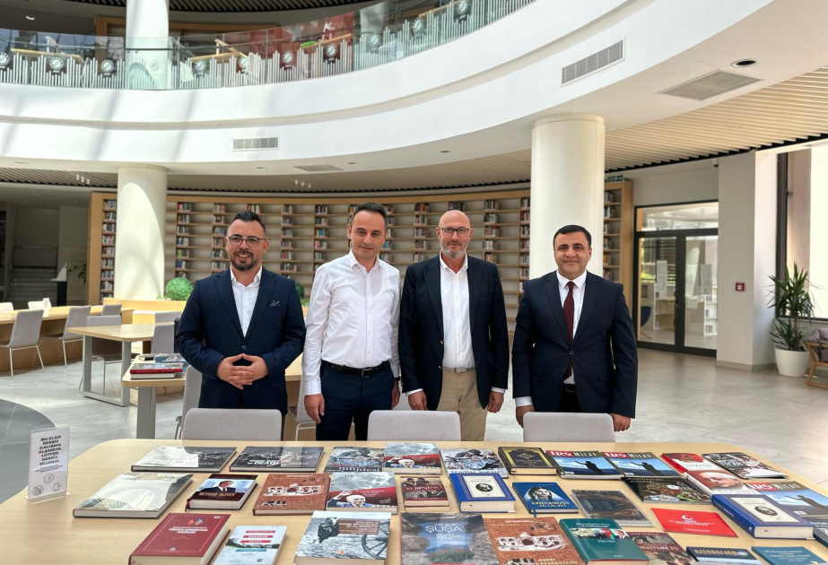 Antalya Mərkəzi Kitabxanasına Azərbaycana dair nəşrlər hədiyyə edilib