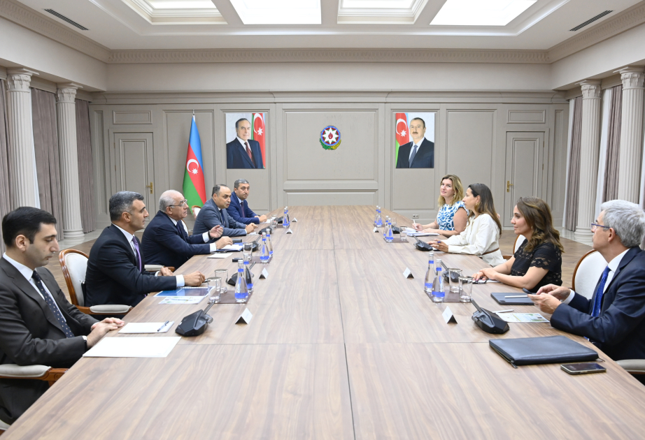 رئيس الوزراء الأذربيجاني يلتقي بوفد مؤسسة التمويل الدولية