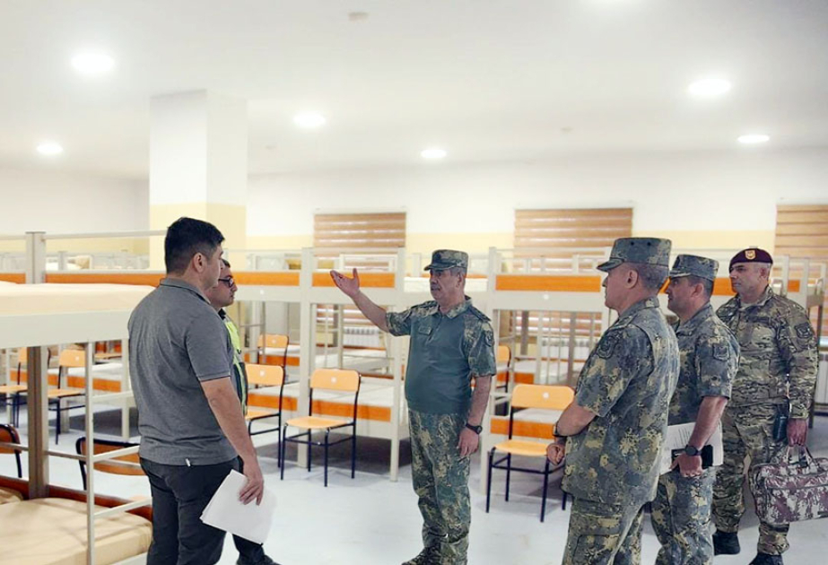 Müdafiə Nazirliyinin rəhbərliyi şərti sərhəd istiqamətində xidmət edən hərbi qulluqçularla görüşüb
