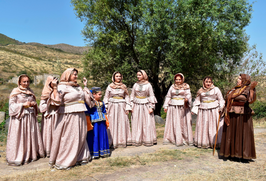 “Nənə qızlar” 32 ildən sonra yenidən Abdal-Gülablıda  FOTO VİDEO