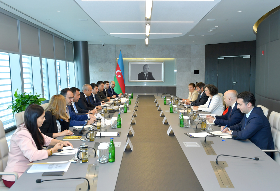 Se discute la participación del BERD en un proyecto de desalinización de agua de mar en Azerbaiyán