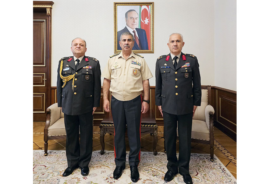 Azerbaijan’s Defense Minister meets with new military attaché of Türkiye