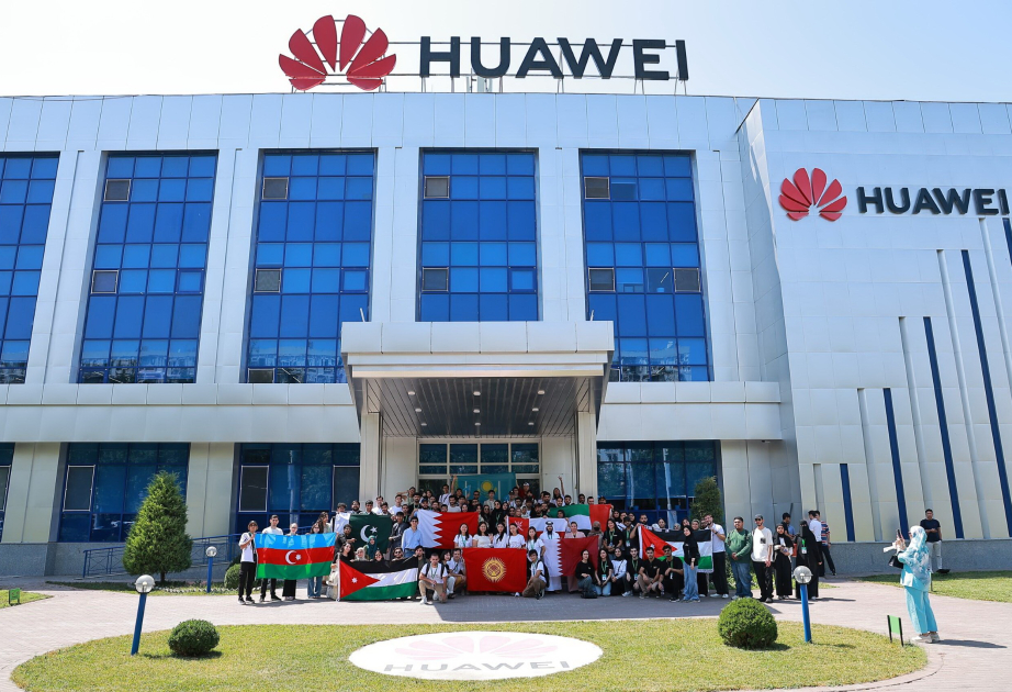 Un estudiante de BHOS participó en el programa "Seeds for the Future" de "Huawei Azerbaiyán"