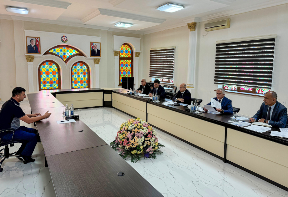 Energetika naziri Xaçmazda vətəndaşlarla görüşüb