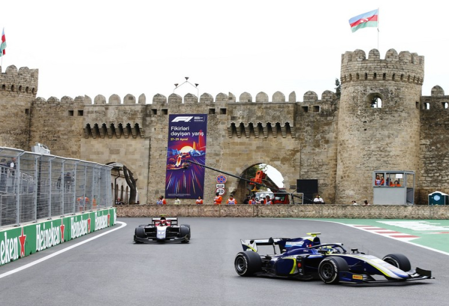 انطلاق سباق التجارب الحرة في الفورمولا ثاني على حلبة باكو