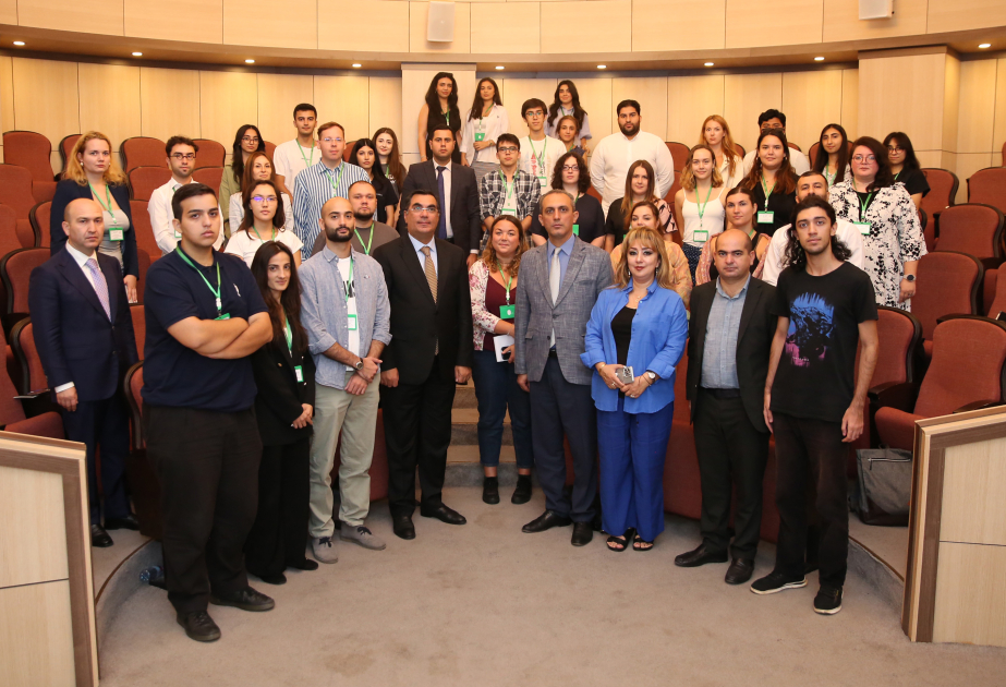 В БВШН состоялись панельные дискуссии с участием молодых лидеров 18 стран