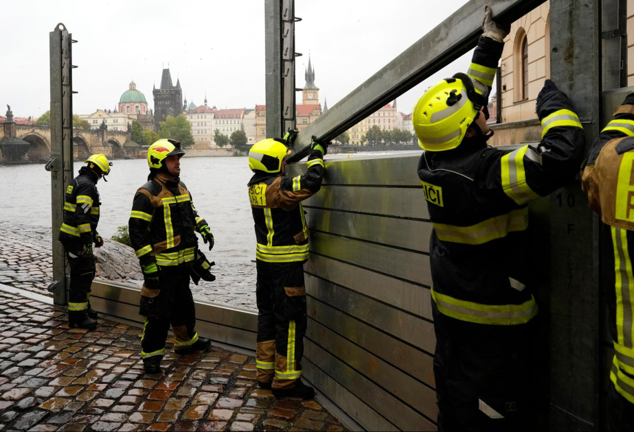 Mitteleuropa: Mehrere Länder bereiten sich auf Hochwasser vor - starker Schneefall in den Alpen