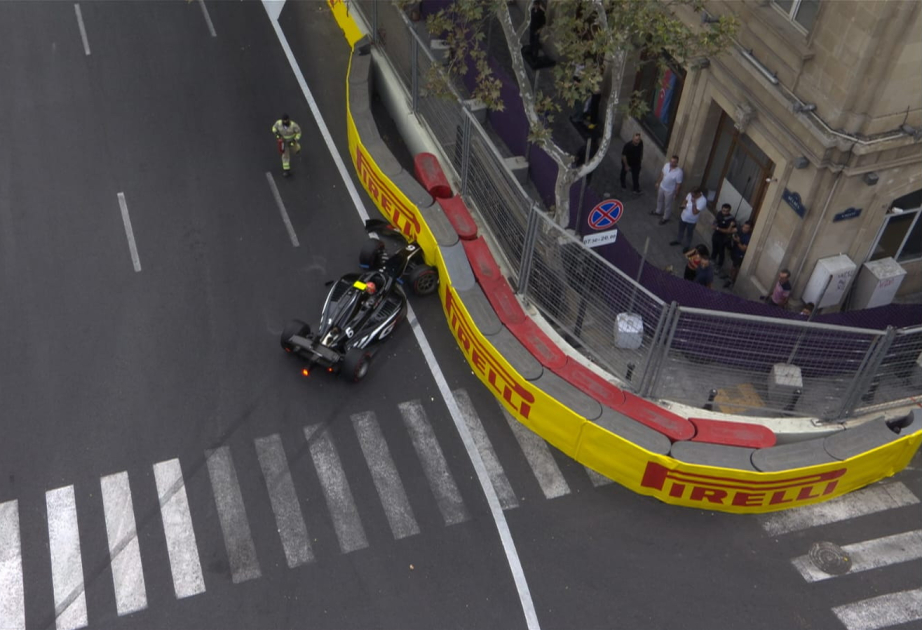 Formula 2 Azərbaycan Qran-Prisi: Bolidində yanğın baş verən pilot mübarizəni dayandırıb