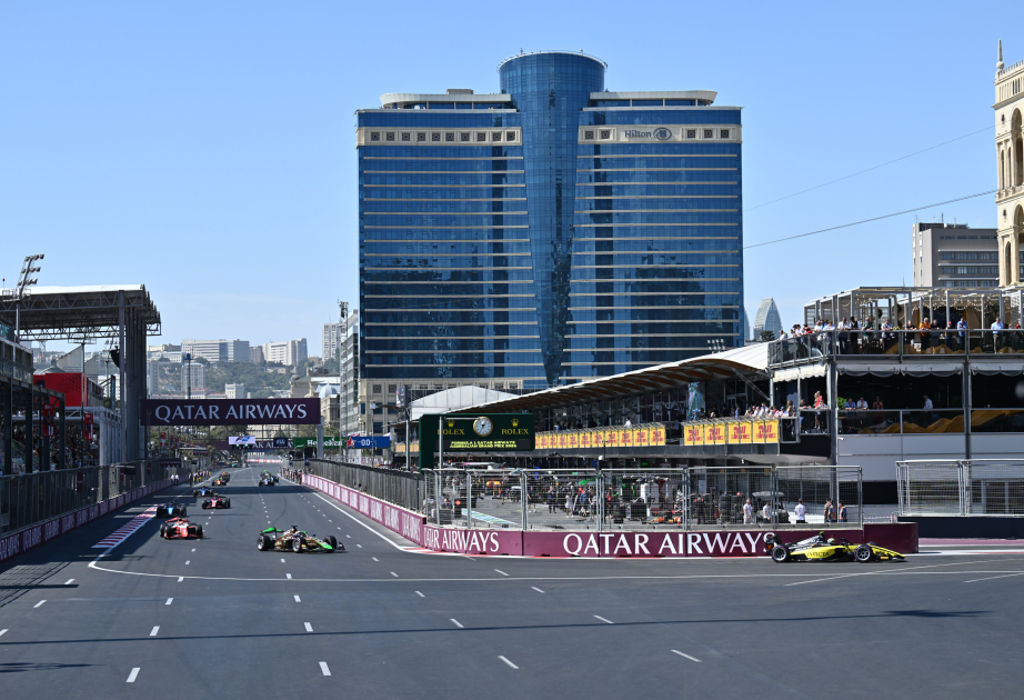 Formula 2 Feature Race kickes off on Baku City Circuit