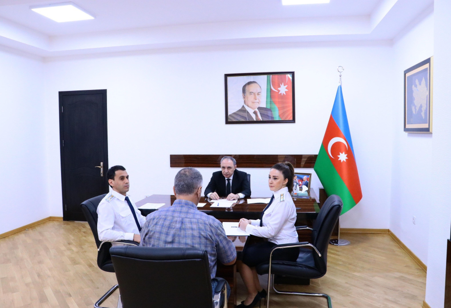 Baş prokuror Xızıda vətəndaşların müraciətlərini dinləyib