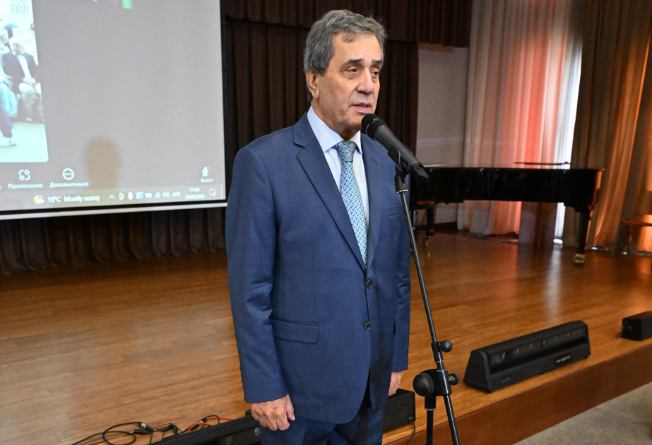 Azərbaycan Milli Konservatoriyasında təşkil olunan simpozium panel sessiyalarla davam edib