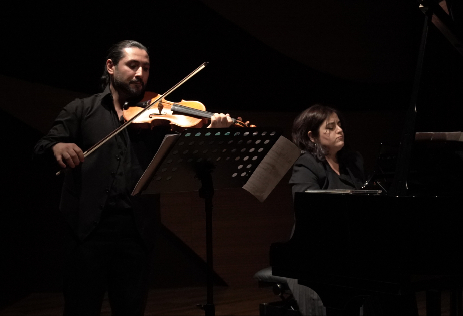 Muğam Mərkəzində “Ros Unicus” dueti konsert proqramı ilə çıxış edib