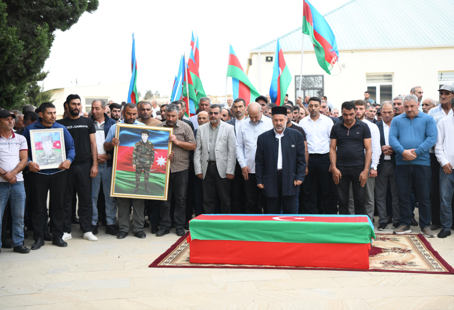 İtkin şəhid Tərlan Rüstəmov Lökbatan qəsəbəsindəki Şəhidlər xiyabanında torpağa tapşırılıb