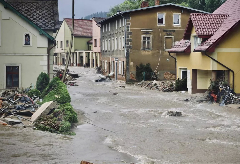 Daşqınlar Polşaya bir milyard dollara yaxın zərər vurub