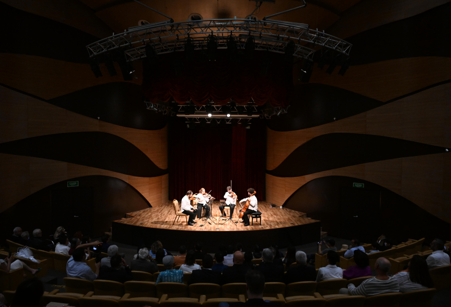 “Les Essences” kamera orkestri Bakıda konsert proqramı ilə çıxış edib