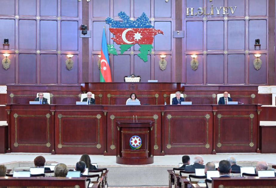 Yeddinci çağırış Milli Məclisin ilk iclasında doqquz məsələ müzakirə olunub, bir sıra qərarlar qəbul edilib
