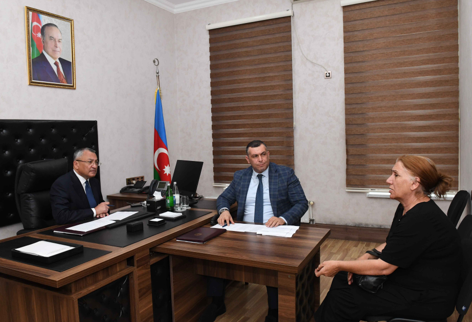 Dövlət Komitəsinin sədri vətəndaşların müraciətlərini dinləyib