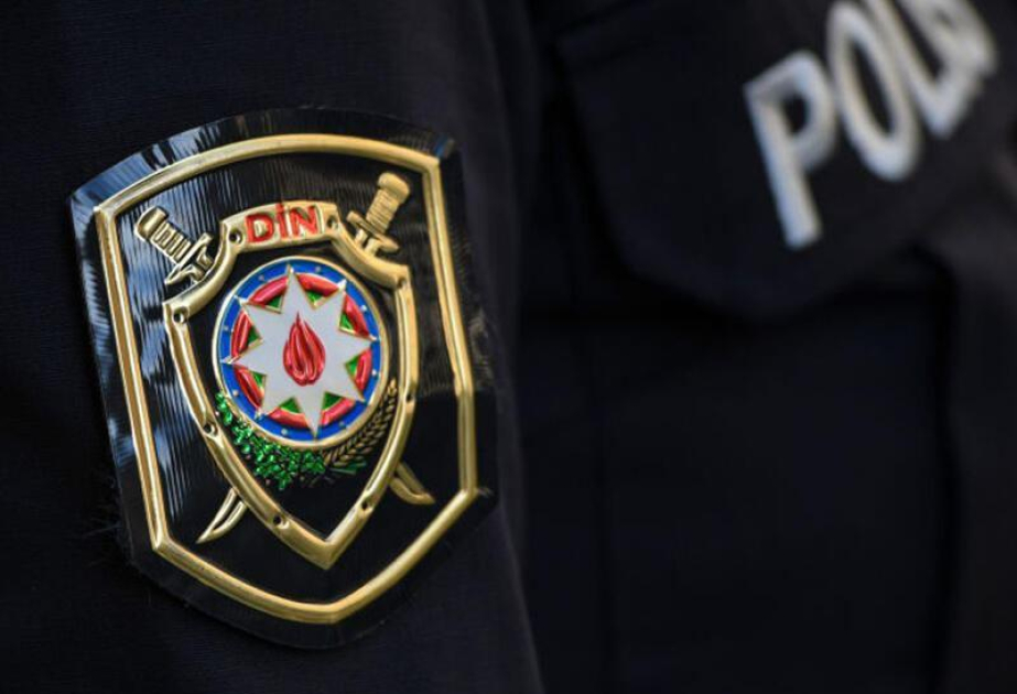 Axtarışda olan şübhəli şəxs bıçaqla müqavimət göstərdi, polis atəş açdı