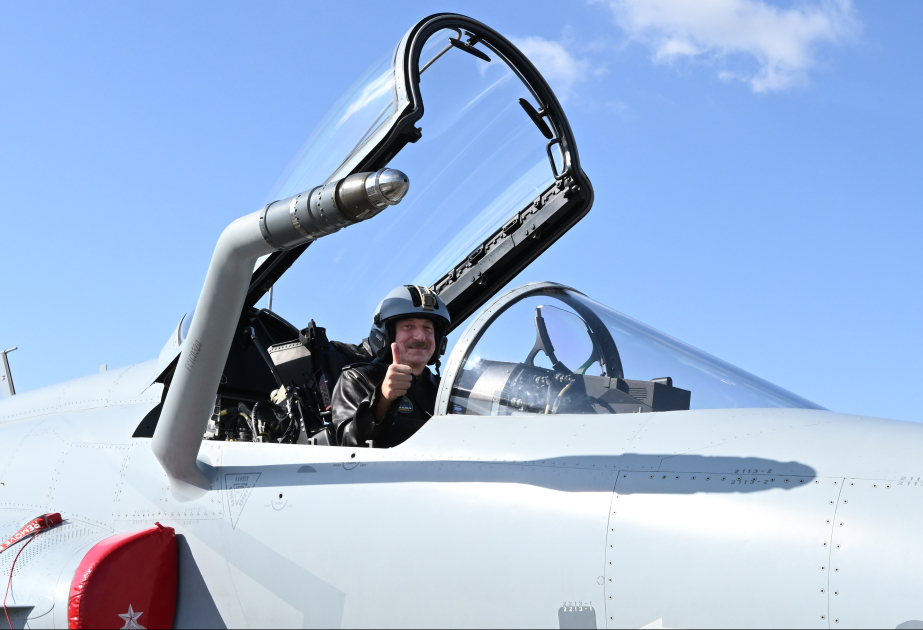 Des avions multirôles JF-17C présentés au président Ilham Aliyev MIS A JOUR VIDEO