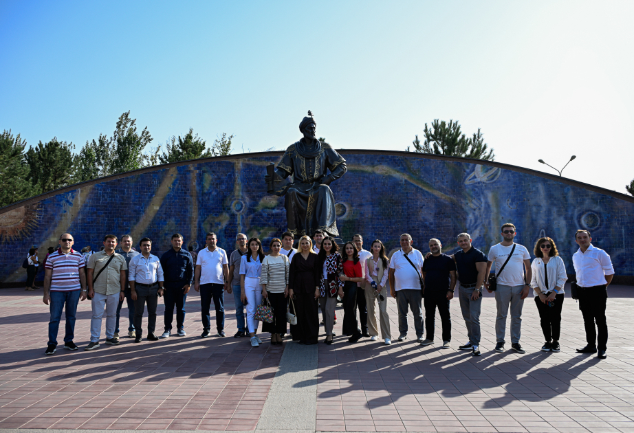 Azərbaycanın media nümayəndələri Səmərqəndin nadir memarlıq inciləri ilə tanış olublar