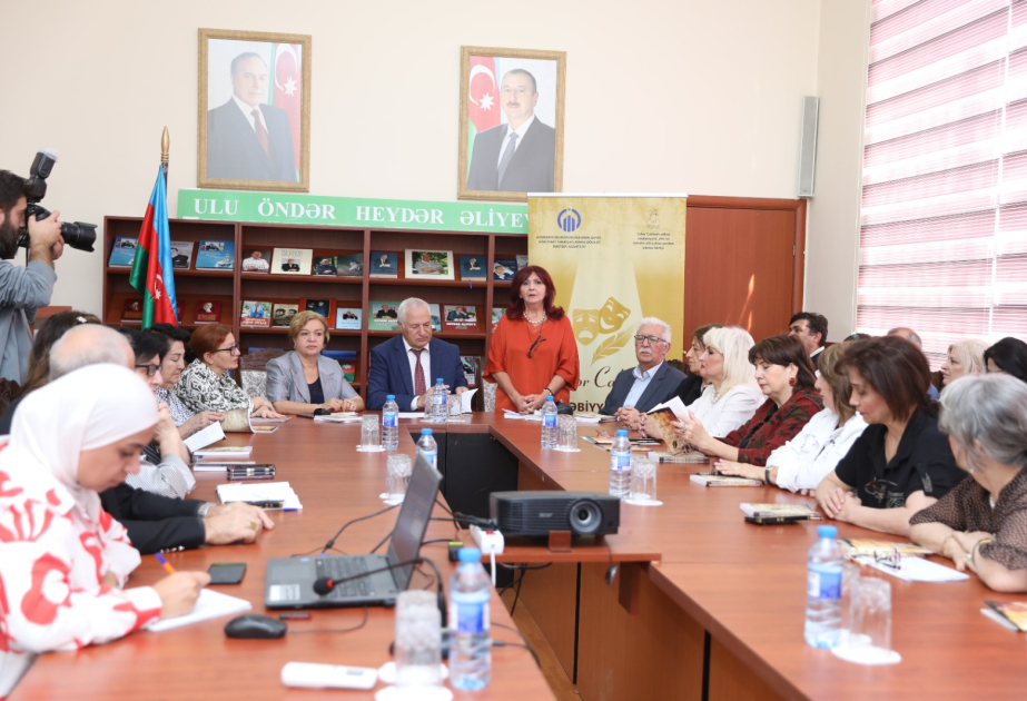 Gənclər Kitabxanasında görkəmli dramaturq Cəfər Cabbarlıya həsr olunmuş kitabların təqdimatı olub
