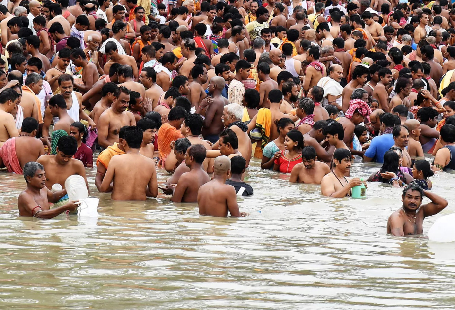 37 children among dozens drowned during Hindu festival in India