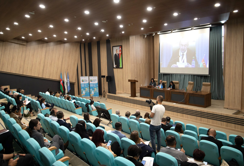 Regional iqlim seminarı panel sessiyalarla öz işini davam etdirir