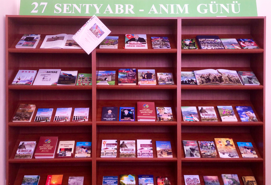 Se organiza una exposición de libros tradicional y virtual en la Biblioteca Juvenil con motivo del Día de Recuerdo