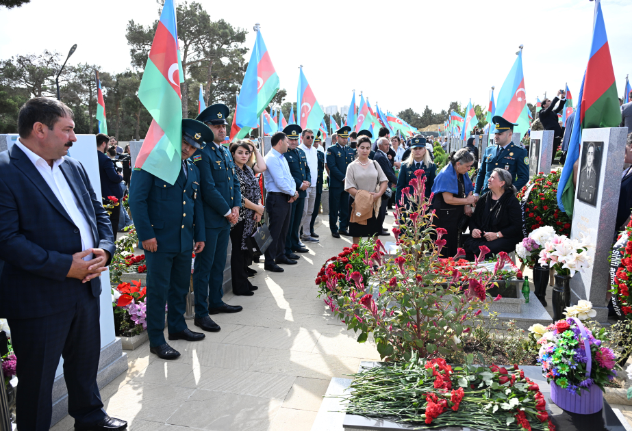 Los azerbaiyanos honran la memoria de los mártires