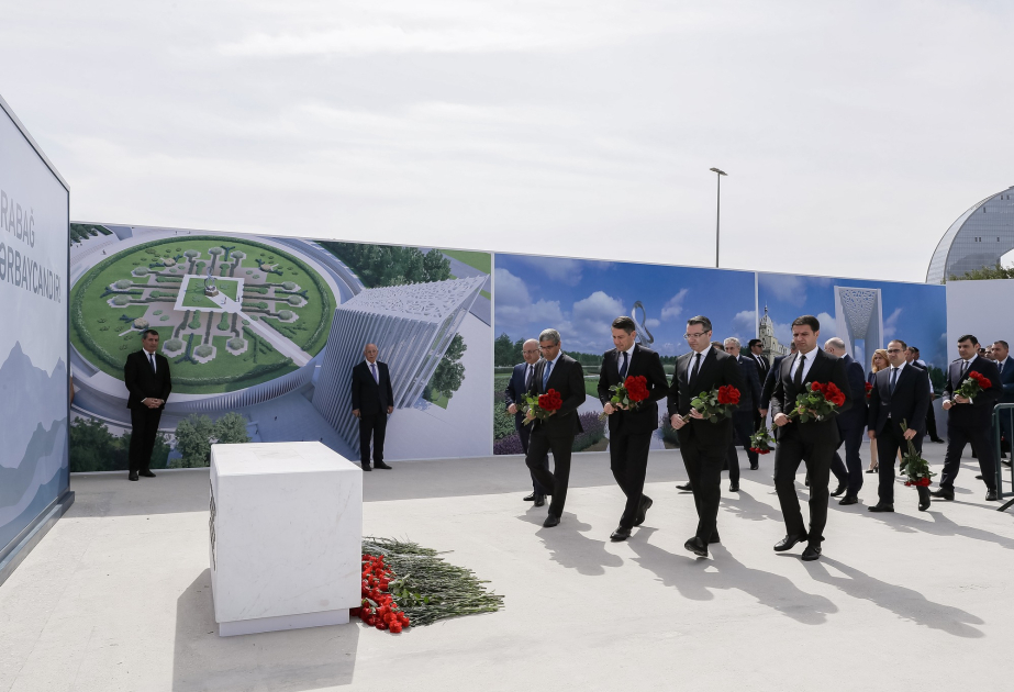 Əmək və Əhalinin Sosial Müdafiəsi Nazirliyinin kollektivi İkinci Şəhidlər xiyabanını və Zəfər parkını ziyarət edib
