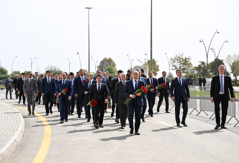 İqtisadiyyat Nazirliyinin kollektivi Zəfər Parkında olub