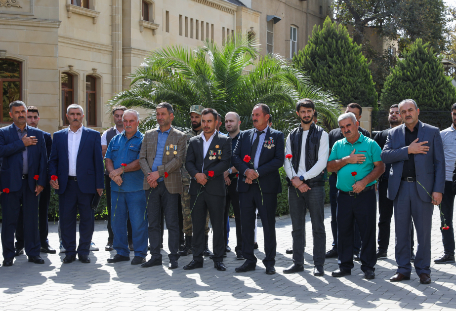 Balaxanı neftçiləri Vətən uğrunda canından keçən qəhrəman həmkarlarını yad ediblər