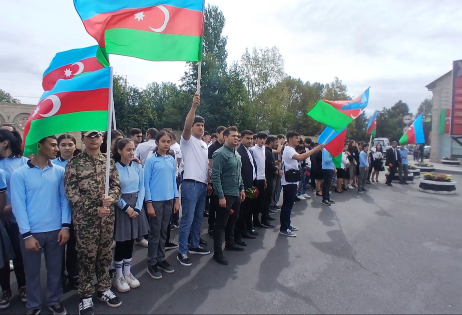 Bərdədə Şəhidlər Xiyabanı və terror qurbanlarının xatirə lövhəsi ziyarət olunub