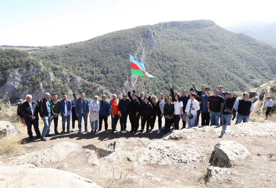 Vüqar Həşimov Memorialının iştirakçıları Şuşanı gəziblər