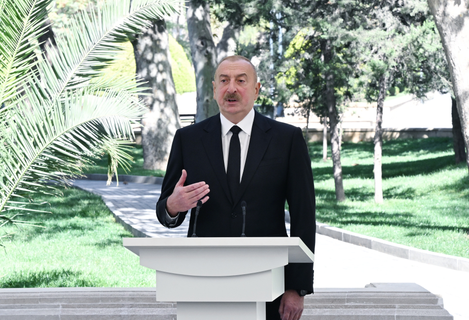 На открытии памятника Ашугу Алескеру Президент Ильхам Алиев рассказал о депортациях, которым подвергся наш народ в ХХ веке