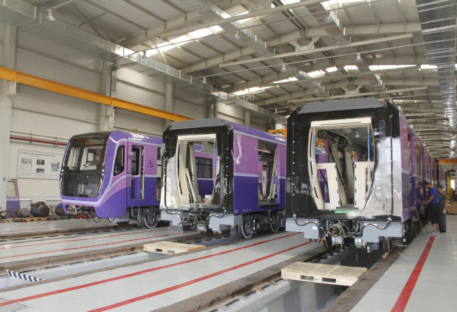 Bakı metrosu üçün sifariş edilən iki yeni qatar paytaxta çatdırılıb VİDEO