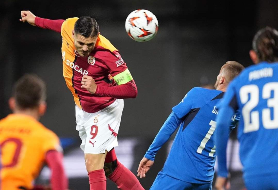 10-man Manchester United secure 1 point in Europa League with late goal against Porto