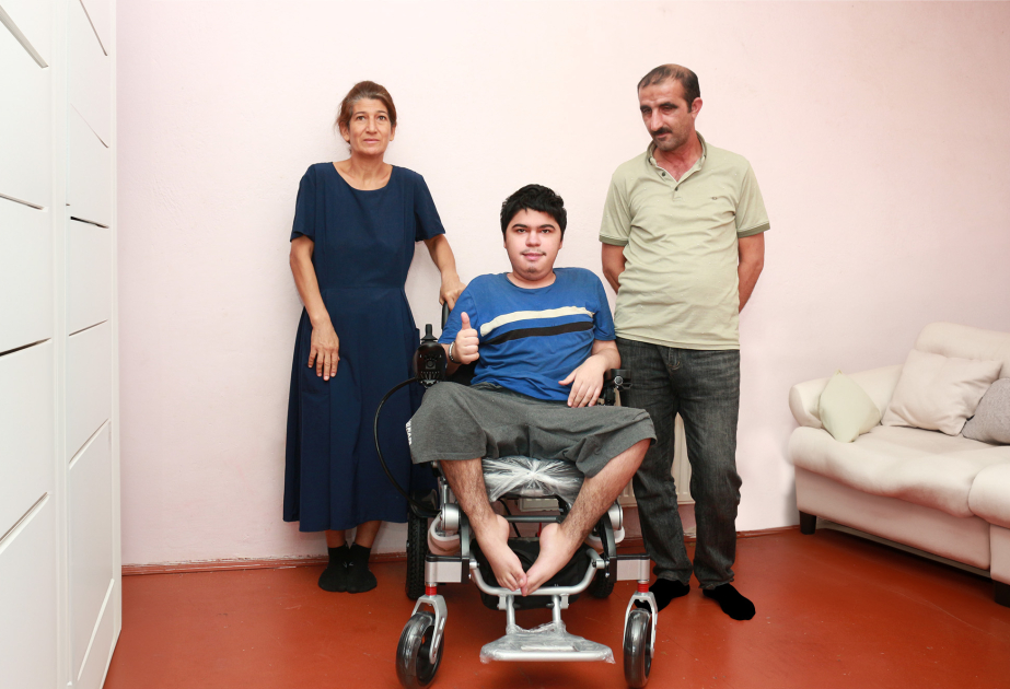 Əlilliyi olan şəxslər reabilitasiya vasitələri ilə evlərində təmin edilib