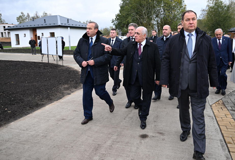 Премьер-министр Али Асадов посетил микрорайон малоэтажной жилой застройки Новая Околица в Минске