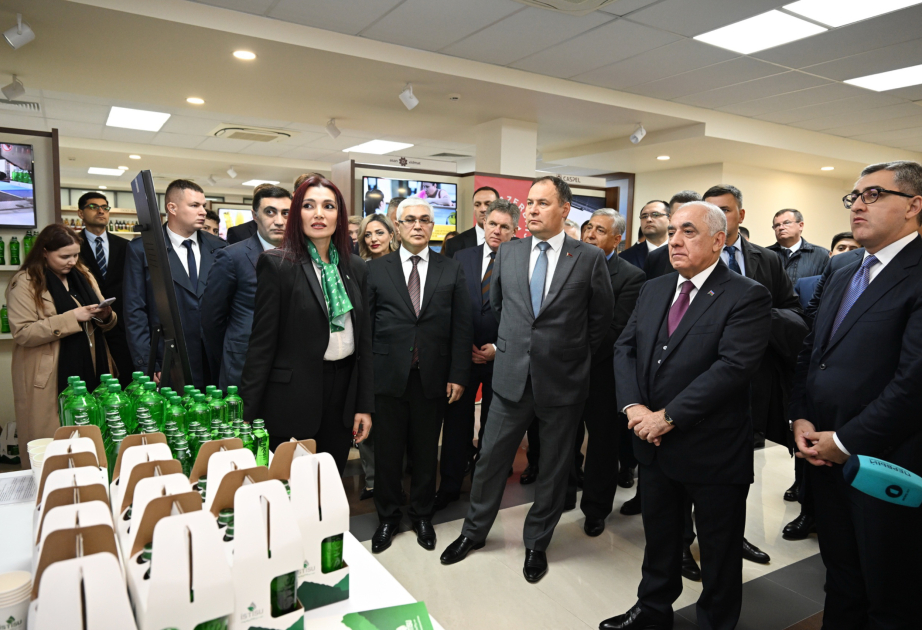 Premierminister Ali Asadov besucht aserbaidschanisches Handelshaus in Minsk