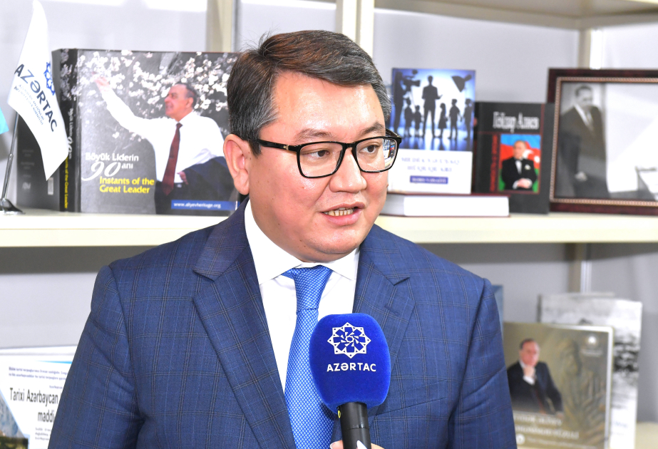 Advisor to Kazakh President visits AZERTAC’s stand at Baku International Book Fair