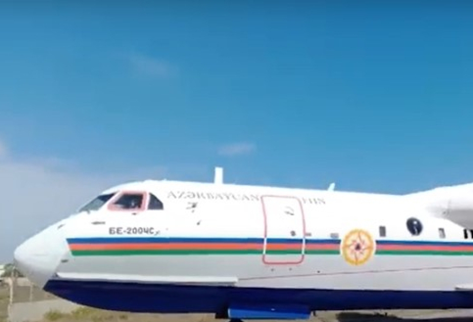 МЧС: Самолет-амфибия продолжает тушить пожары в Турции ВИДЕО