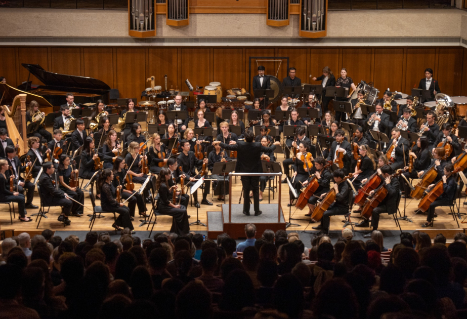 Texas Universitetində azərbaycanlı dirijorun konserti olub