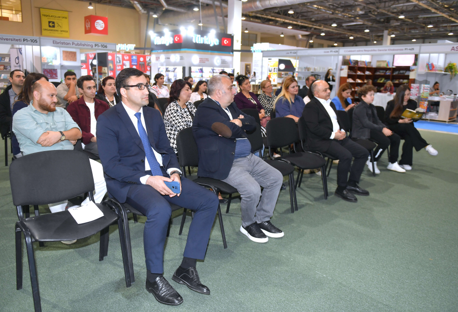 Cavid Zeynallının “Həmin işıqlı günlər” kitabının təqdimatı olub