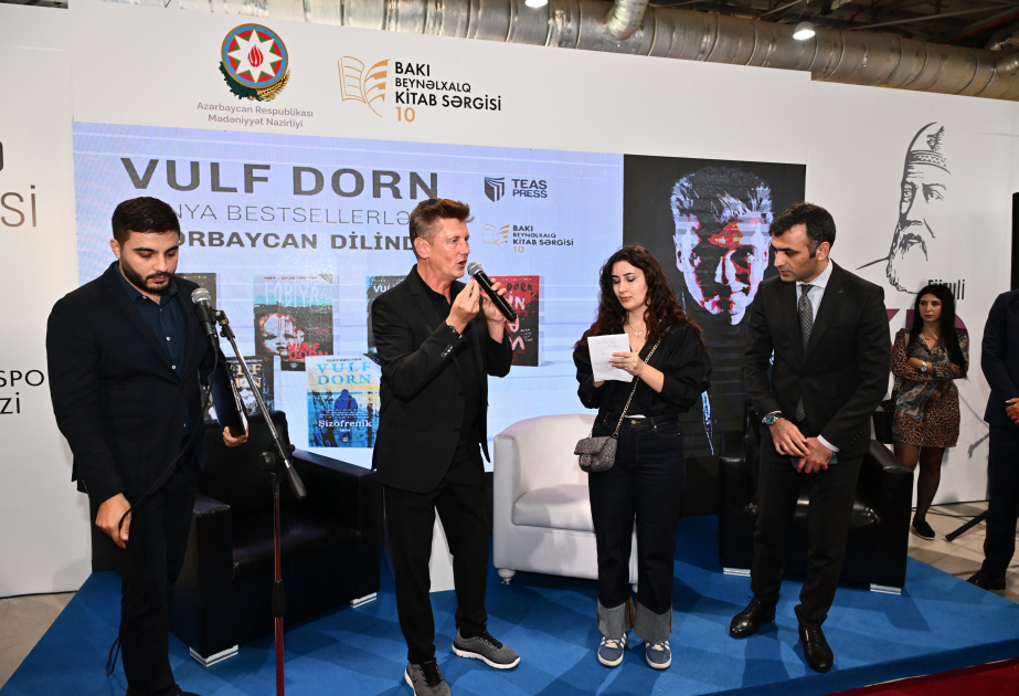 El escritor alemán Wulf Dorn se reunió con los lectores y firmó autógrafos